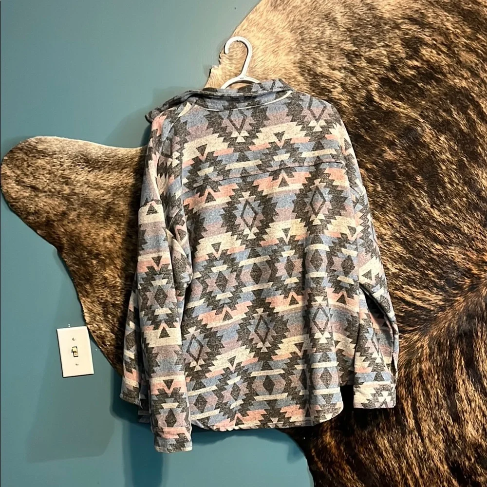 Aztec Patterned Button-Up Shirt - Picture 3 of 3